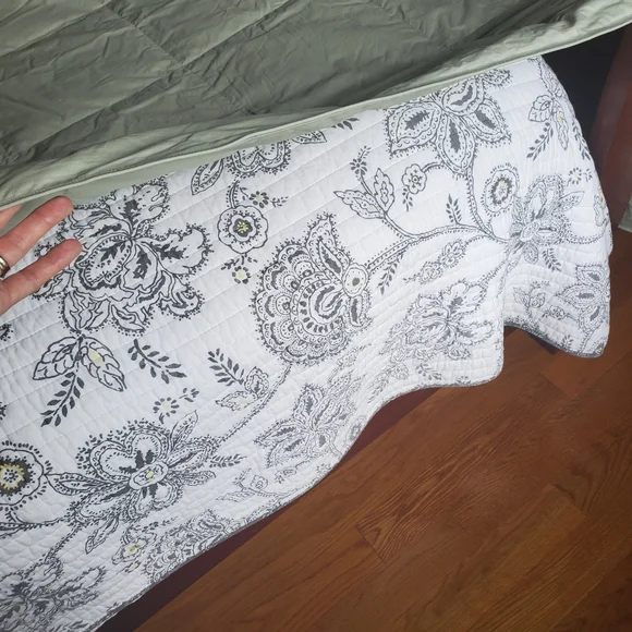 Garnet Hill Green Comforter Luxurious Bedding - Picture 4 of 7